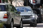 Amsterdam 24 september 2020
Frank de Boer doet boodschappen in Amsterdam zuid. Hij rijdt nog in een mercedes met een USA kenteken