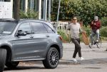 Amsterdam 24 september 2020
Frank de Boer doet boodschappen in Amsterdam zuid. Hij rijdt nog in een mercedes met een USA kenteken