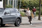 Amsterdam 24 september 2020
Frank de Boer doet boodschappen in Amsterdam zuid. Hij rijdt nog in een mercedes met een USA kenteken