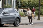Amsterdam 24 september 2020
Frank de Boer doet boodschappen in Amsterdam zuid. Hij rijdt nog in een mercedes met een USA kenteken