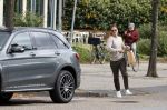 Amsterdam 24 september 2020
Frank de Boer doet boodschappen in Amsterdam zuid. Hij rijdt nog in een mercedes met een USA kenteken