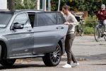 Amsterdam 24 september 2020
Frank de Boer doet boodschappen in Amsterdam zuid. Hij rijdt nog in een mercedes met een USA kenteken
