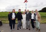 Anna Pauwlona 26 september 2020
Gerard Joling is bij de onthulling van een herdenkingsplakaat van een neergestort vliegtuig in 2e wereldoorlog. Cor de vriend van zijn moeder werd geeerd .