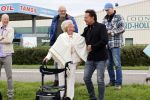 Anna Pauwlona 26 september 2020
Gerard Joling is bij de onthulling van een herdenkingsplakaat van een neergestort vliegtuig in 2e wereldoorlog. Cor de vriend van zijn moeder werd geeerd .