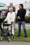 Anna Pauwlona 26 september 2020
Gerard Joling is bij de onthulling van een herdenkingsplakaat van een neergestort vliegtuig in 2e wereldoorlog. Cor de vriend van zijn moeder werd geeerd .