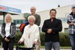 Anna Pauwlona 26 september 2020
Gerard Joling is bij de onthulling van een herdenkingsplakaat van een neergestort vliegtuig in 2e wereldoorlog. Cor de vriend van zijn moeder werd geeerd .