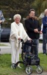 Anna Pauwlona 26 september 2020
Gerard Joling is bij de onthulling van een herdenkingsplakaat van een neergestort vliegtuig in 2e wereldoorlog. Cor de vriend van zijn moeder werd geeerd .