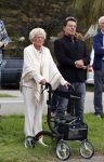 Anna Pauwlona 26 september 2020
Gerard Joling is bij de onthulling van een herdenkingsplakaat van een neergestort vliegtuig in 2e wereldoorlog. Cor de vriend van zijn moeder werd geeerd .