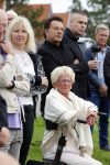 Anna Pauwlona 26 september 2020
Gerard Joling is bij de onthulling van een herdenkingsplakaat van een neergestort vliegtuig in 2e wereldoorlog. Cor de vriend van zijn moeder werd geeerd .