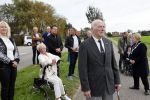 Anna Pauwlona 26 september 2020
Gerard Joling is bij de onthulling van een herdenkingsplakaat van een neergestort vliegtuig in 2e wereldoorlog. Cor de vriend van zijn moeder werd geeerd .