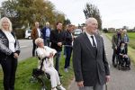 Anna Pauwlona 26 september 2020
Gerard Joling is bij de onthulling van een herdenkingsplakaat van een neergestort vliegtuig in 2e wereldoorlog. Cor de vriend van zijn moeder werd geeerd .