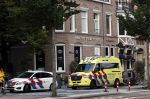Amsterdam 7 oktober 2020
Voor de restaurants van Gordon staan een ambulance en een politie auto.