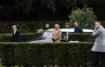 Naarden 8 oktober 2020
Begrafenis Jan des Bouvrie  op algemene begraafplaats Nieuw Valkeveen.
o a Zoons Jan Jr Jean Marc Marc Schroder en Bob Wisse droegen de kist