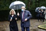 Naarden 8 oktober 2020
Begrafenis Jan des Bouvrie  op algemene begraafplaats Nieuw Valkeveen.
Jan Wieger v d Linden met vrouw