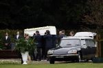 Naarden 8 oktober 2020
Begrafenis Jan des Bouvrie  op algemene begraafplaats Nieuw Valkeveen.
o a Zoons Jan Jr Jean Marc Marc Schroder en Bob Wisse droegen de kist