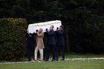Naarden 8 oktober 2020
Begrafenis Jan des Bouvrie  op algemene begraafplaats Nieuw Valkeveen.
o a Zoons Jan Jr Jean Marc Marc Schroder en Bob Wisse droegen de kist