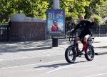 Amsterdam 19 september 2020
Johnny Heitinga op zijn electrische fiets