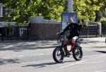 Amsterdam 19 september 2020
Johnny Heitinga op zijn electrische fiets