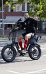 Amsterdam 19 september 2020
Johnny Heitinga op zijn electrische fiets