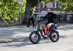 Amsterdam 19 september 2020
Johnny Heitinga op zijn electrische fiets
