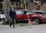 Amsterdam 7 oktober 2020
Mark Baanders met zijn hond in Amsterdam zuid. (Powned verslaggever)
