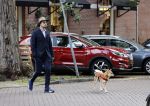 Amsterdam 7 oktober 2020
Mark Baanders met zijn hond in Amsterdam zuid. (Powned verslaggever)