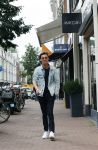 Amsterdam 30 september 2020
Nino Wilkes met een vriendin  op de pc hooftstraat