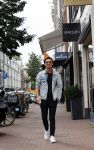 Amsterdam 30 september 2020
Nino Wilkes met een vriendin  op de pc hooftstraat