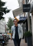 Amsterdam 30 september 2020
Nino Wilkes met een vriendin  op de pc hooftstraat