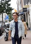 Amsterdam 30 september 2020
Nino Wilkes met een vriendin  op de pc hooftstraat