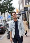 Amsterdam 30 september 2020
Nino Wilkes met een vriendin  op de pc hooftstraat