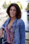 Amsterdam 18 september 2020
Rachel Hazes laat een tatoo zetten bij Hankypanky tatooshop op de wallen. Het woord mama wordt getatoeerd met daarin as van haar moeder.