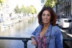 Amsterdam 18 september 2020
Rachel Hazes laat een tatoo zetten bij Hankypanky tatooshop op de wallen. Het woord mama wordt getatoeerd met daarin as van haar moeder.