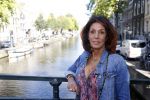 Amsterdam 18 september 2020
Rachel Hazes laat een tatoo zetten bij Hankypanky tatooshop op de wallen. Het woord mama wordt getatoeerd met daarin as van haar moeder.