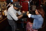 Amsterdam 18 september 2020
Rachel Hazes laat een tatoo zetten bij Hankypanky tatooshop op de wallen. Het woord mama wordt getatoeerd met daarin as van haar moeder.