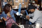 Amsterdam 18 september 2020
Rachel Hazes laat een tatoo zetten bij Hankypanky tatooshop op de wallen. Het woord mama wordt getatoeerd met daarin as van haar moeder.