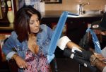 Amsterdam 18 september 2020
Rachel Hazes laat een tatoo zetten bij Hankypanky tatooshop op de wallen. Het woord mama wordt getatoeerd met daarin as van haar moeder.
