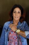 Amsterdam 18 september 2020
Rachel Hazes laat een tatoo zetten bij Hankypanky tatooshop op de wallen. Het woord mama wordt getatoeerd met daarin as van haar moeder.