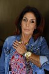 Amsterdam 18 september 2020
Rachel Hazes laat een tatoo zetten bij Hankypanky tatooshop op de wallen. Het woord mama wordt getatoeerd met daarin as van haar moeder.