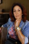 Amsterdam 18 september 2020
Rachel Hazes laat een tatoo zetten bij Hankypanky tatooshop op de wallen. Het woord mama wordt getatoeerd met daarin as van haar moeder.
