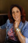 Amsterdam 18 september 2020
Rachel Hazes laat een tatoo zetten bij Hankypanky tatooshop op de wallen. Het woord mama wordt getatoeerd met daarin as van haar moeder.