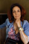 Amsterdam 18 september 2020
Rachel Hazes laat een tatoo zetten bij Hankypanky tatooshop op de wallen. Het woord mama wordt getatoeerd met daarin as van haar moeder.