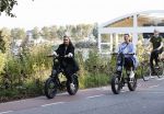 Amsterdam 22 september 2020
Skyler en Lia Witschge op hun electrische Knaap fietsen