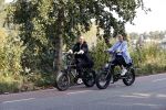 Amsterdam 22 september 2020
Skyler en Lia Witschge op hun electrische Knaap fietsen