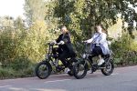 Amsterdam 22 september 2020
Skyler en Lia Witschge op hun electrische Knaap fietsen