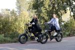 Amsterdam 22 september 2020
Skyler en Lia Witschge op hun electrische Knaap fietsen