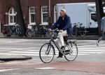 Amsterdam 29 september 2020
Ursul de Geer fietsend in Amsterdam zuid