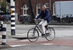 Amsterdam 29 september 2020
Ursul de Geer fietsend in Amsterdam zuid