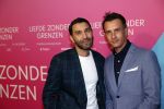 Amsterdam 11 oktober 2021
Premiere liefde zonder grenzen in Tuschinski.
Adel Boudellah filmproducent (links) en Aram van de Rest (regisseur)