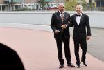 Leusden 25 september 2021
Premiere Nummer 14 ( Johan Cruijff ) in het AFAS Theater. Adjiedj Bakas met zijn partner